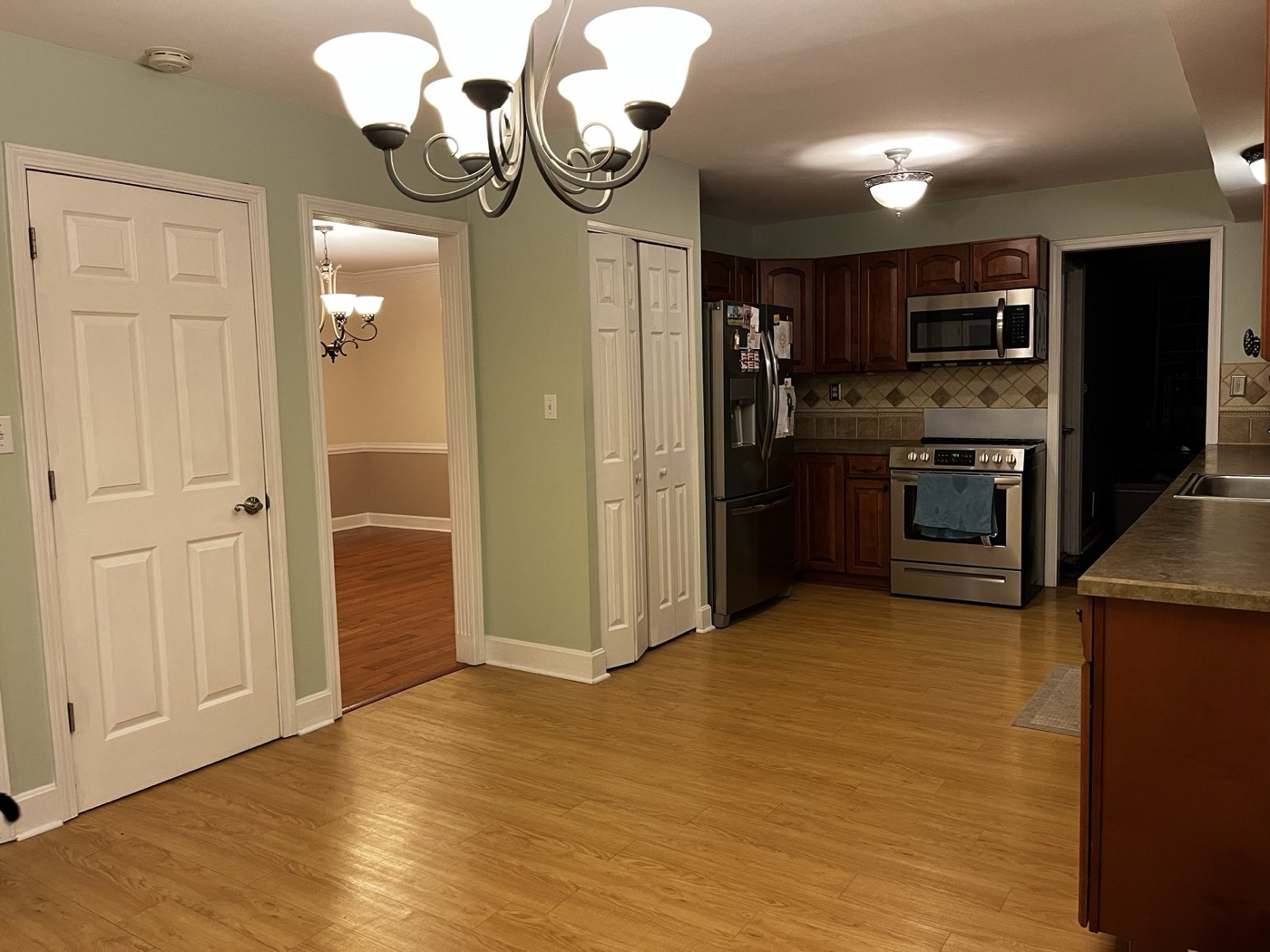 Broeck Pointe Kitchen Remodel project photo