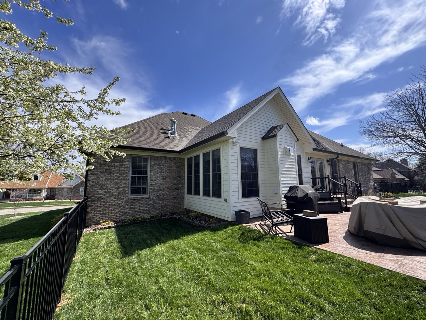 Jeffersontown Vaulted Sun Room Addition project photo