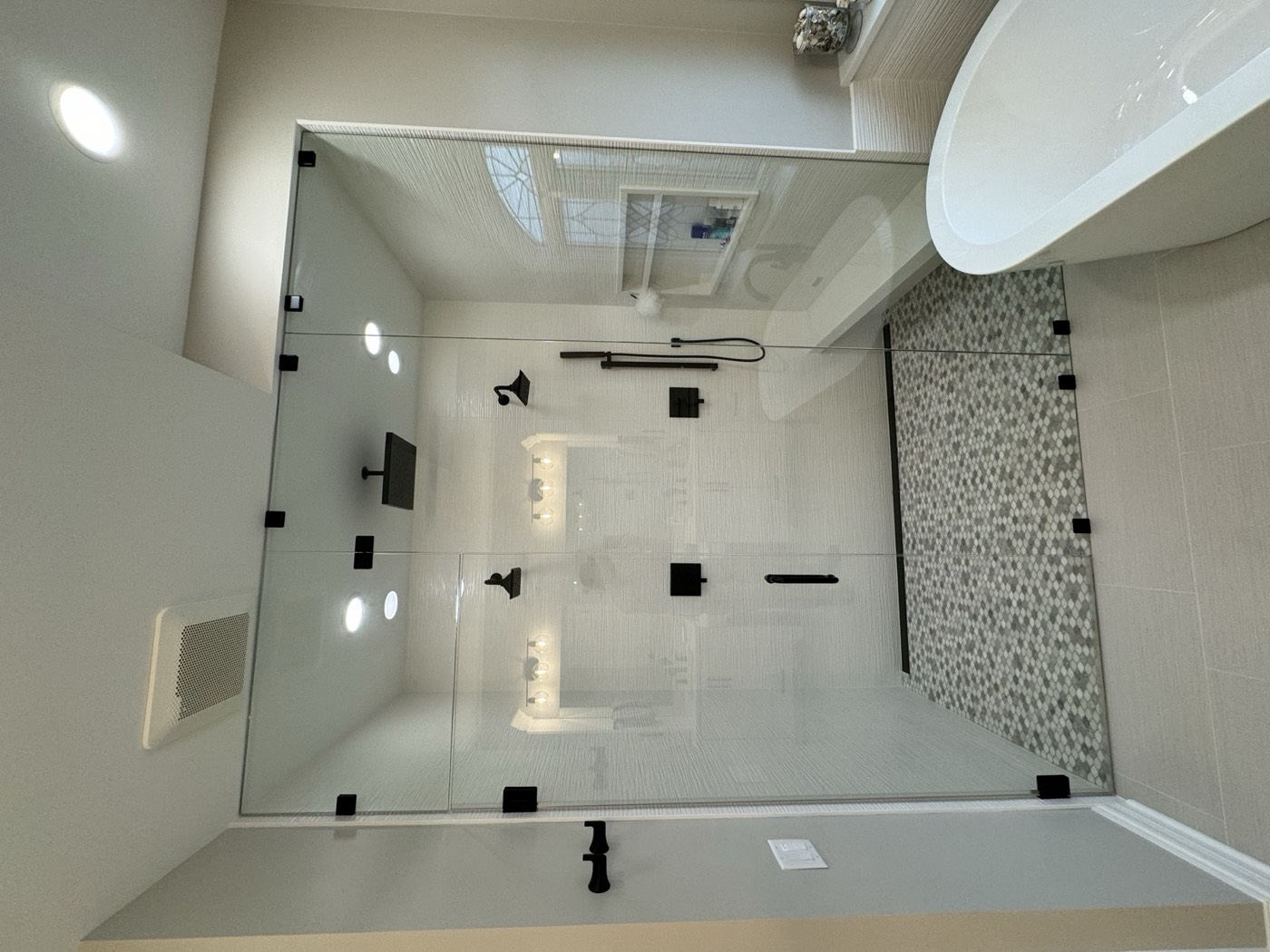 Lake Forest Bath Refresh project photo
