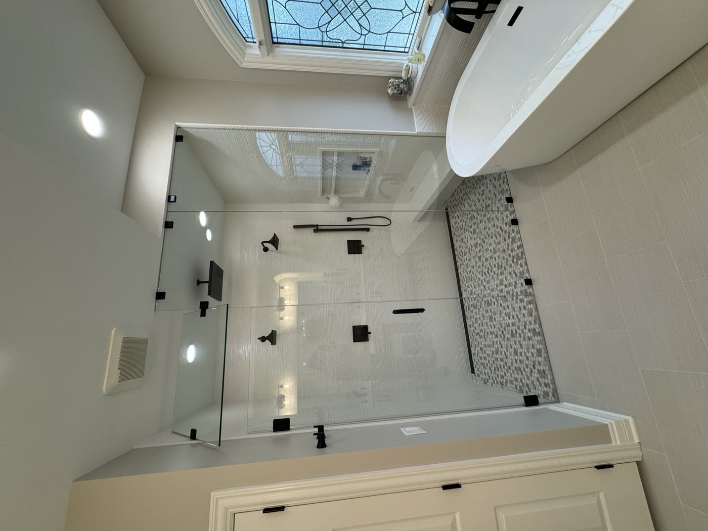 Lake Forest Bath Refresh project photo
